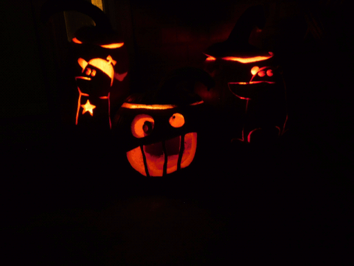 hsr pumpkins in dark (homestar, bubs, gremlin). my mom did bubs